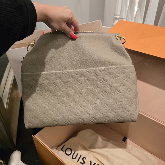 Louis Vuitton BRAND NEW Authentic Maida Beige Handbag - Picture 14 of 16